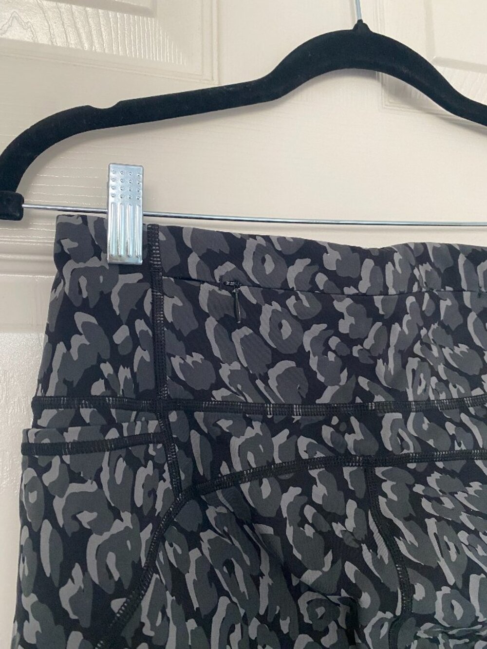 Sweaty Betty | Power 7/8 Leggings in Tonal Leopard - Picture 8 of 11